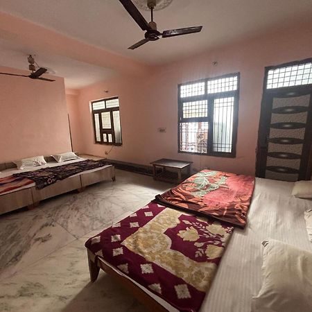 Sgh Guest House Mathura Buitenkant foto