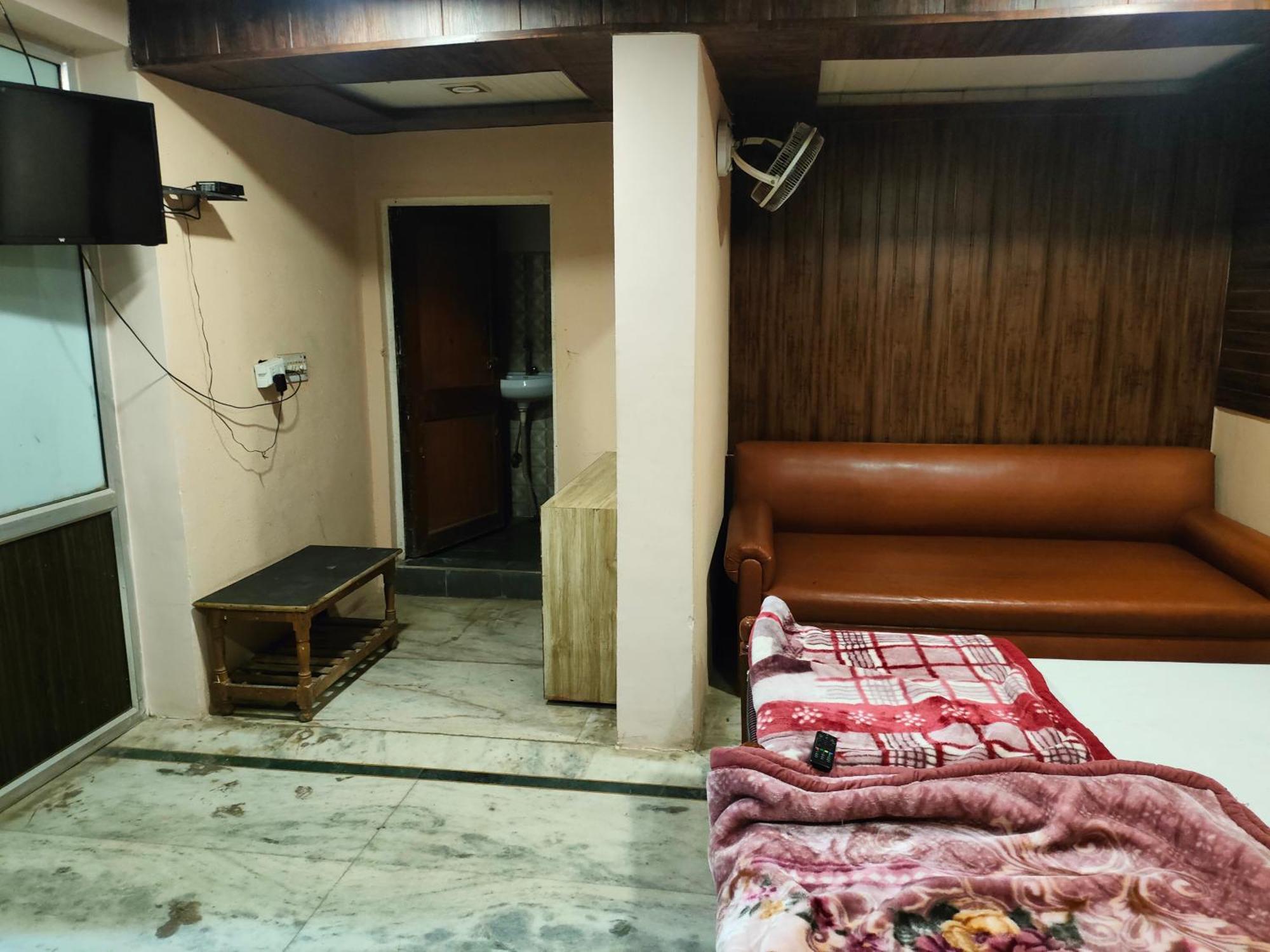 Sgh Guest House Mathura Buitenkant foto