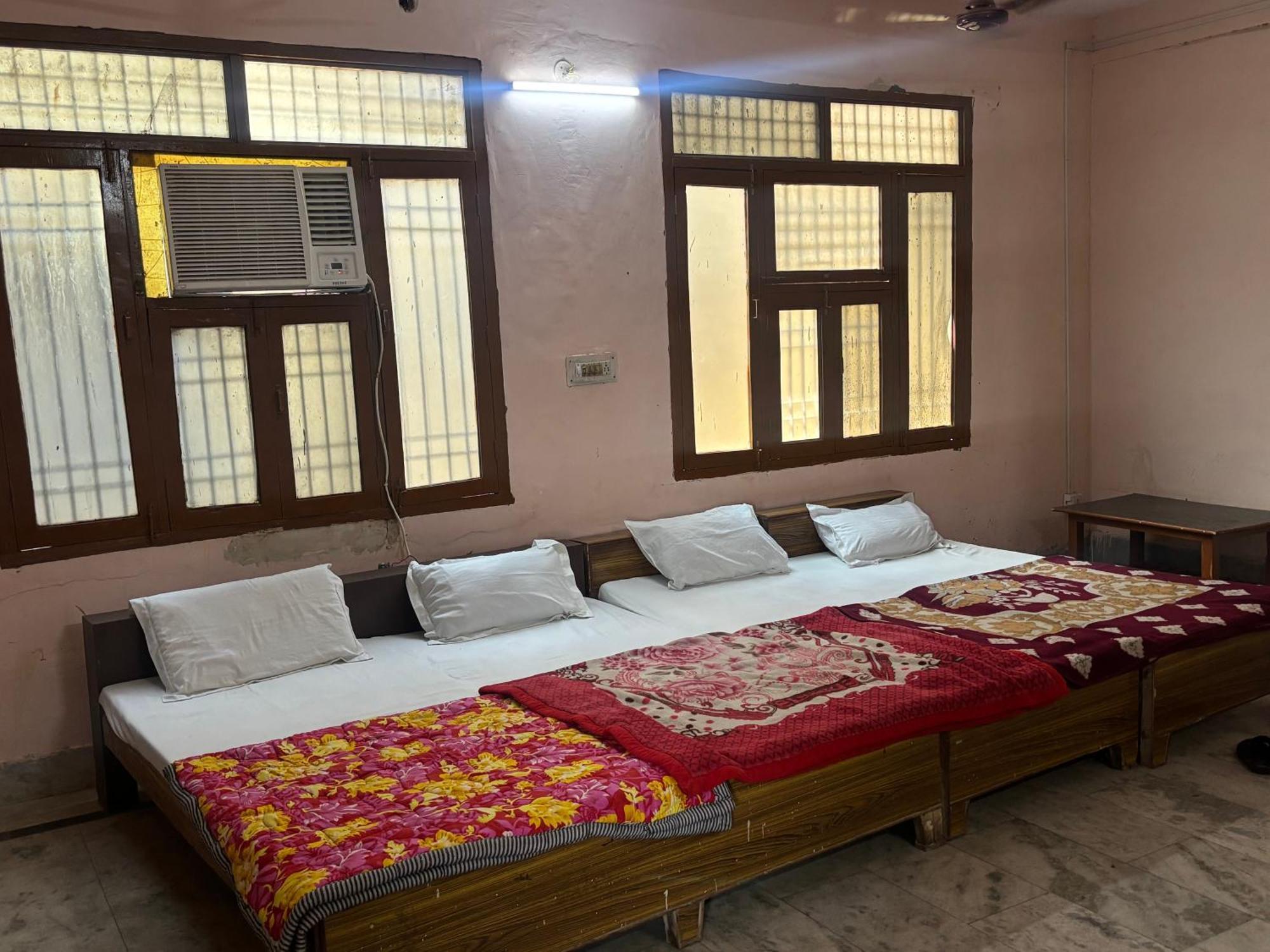 Sgh Guest House Mathura Buitenkant foto