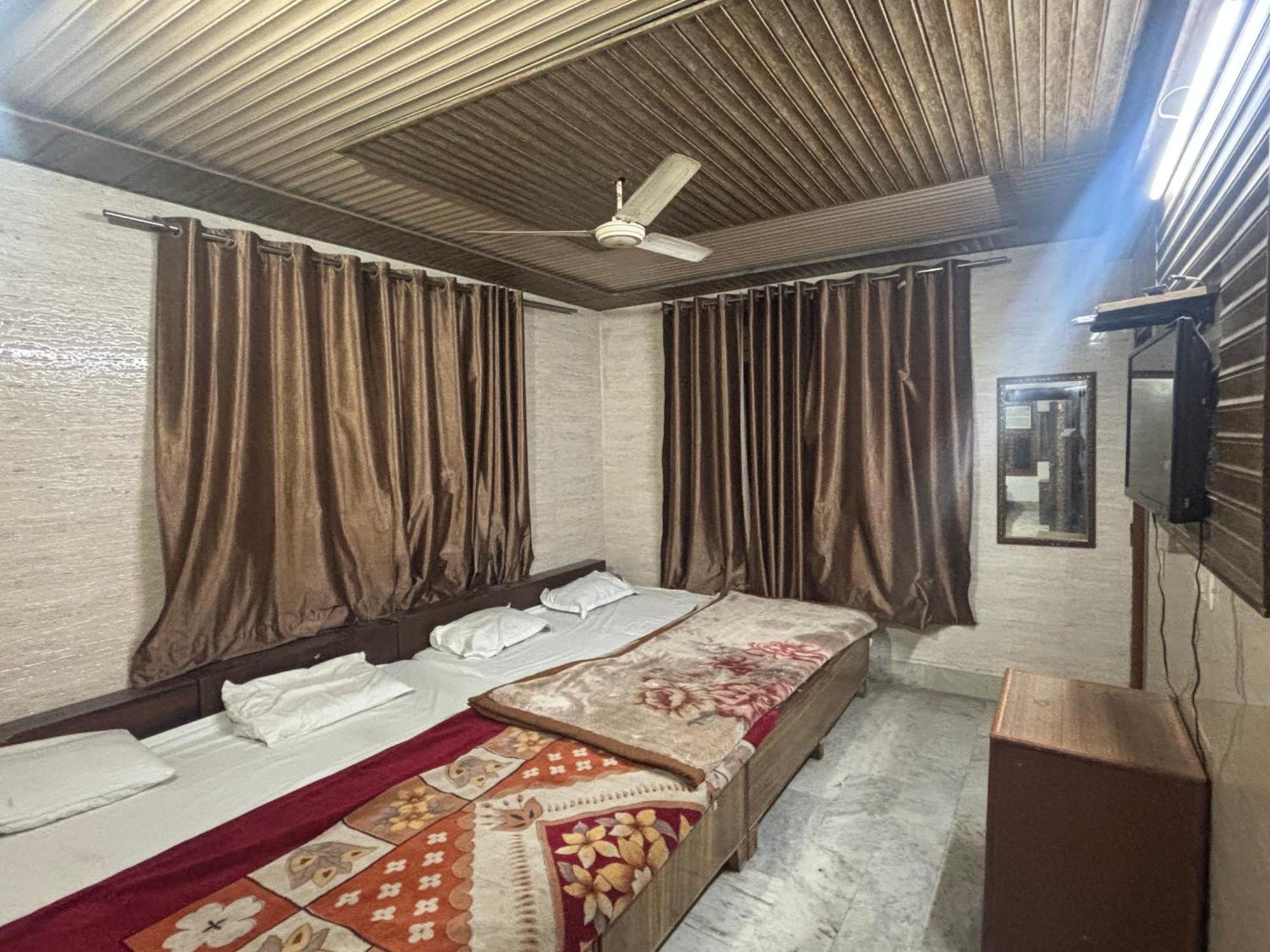 Sgh Guest House Mathura Buitenkant foto