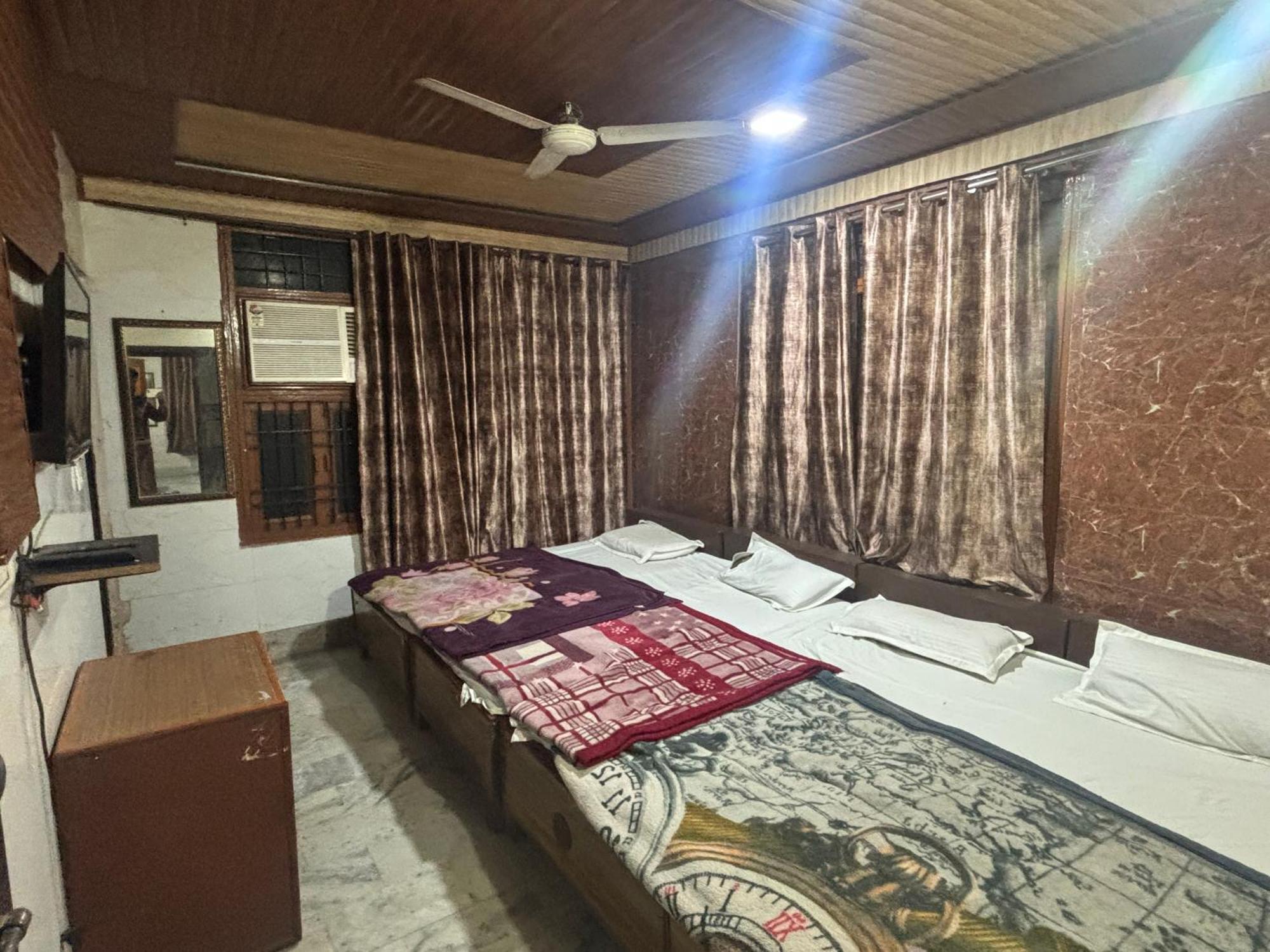 Sgh Guest House Mathura Buitenkant foto