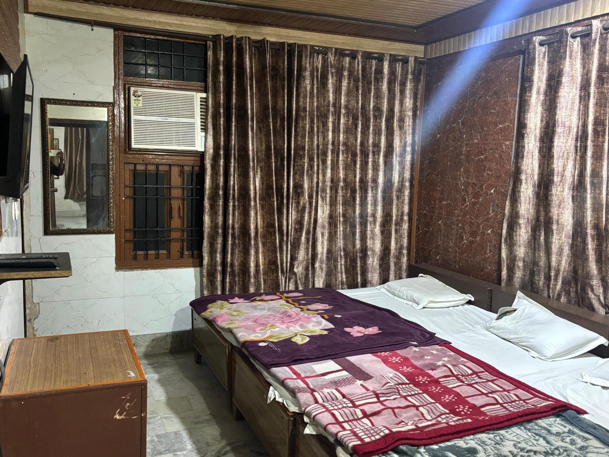 Sgh Guest House Mathura Buitenkant foto