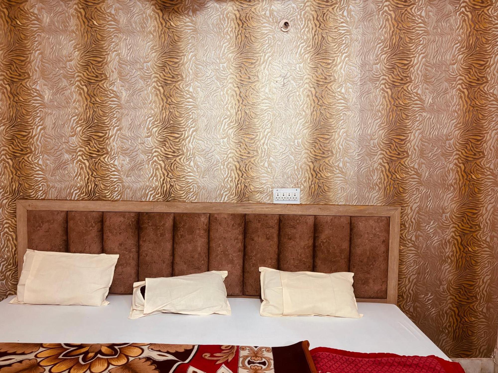 Sgh Guest House Mathura Buitenkant foto