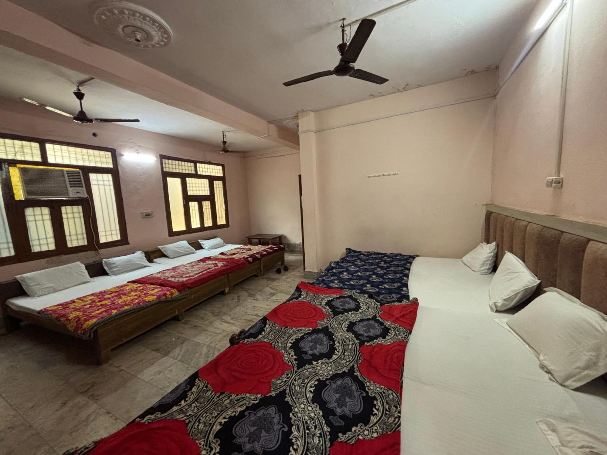 Sgh Guest House Mathura Buitenkant foto
