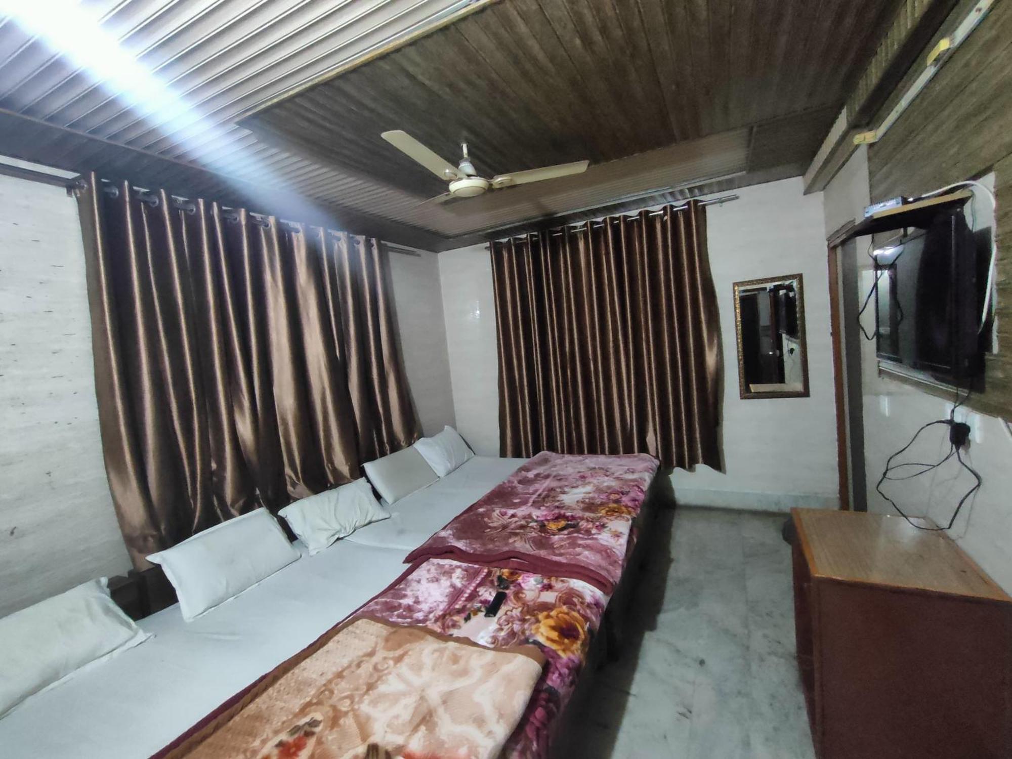 Sgh Guest House Mathura Buitenkant foto