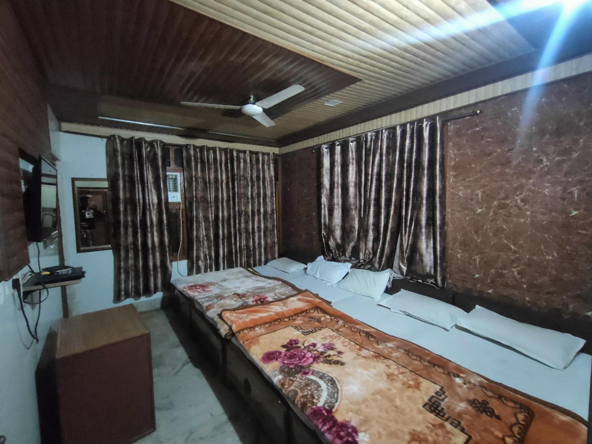 Sgh Guest House Mathura Buitenkant foto